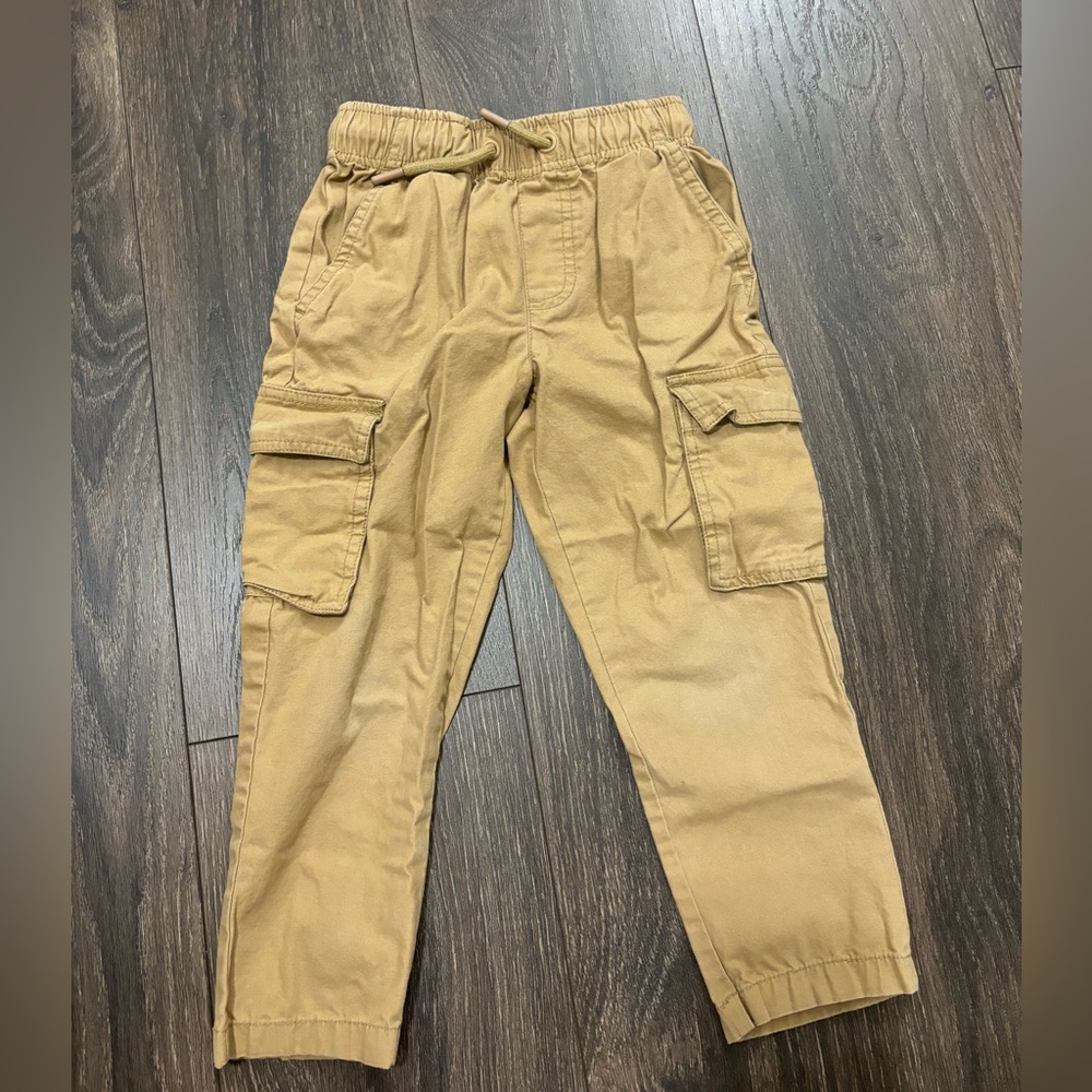 Tommy Bahama Cargo Pants. Boys Size 4. New Condition. Smoke Free Home